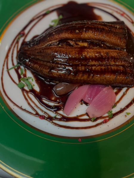 うなぎの赤ワイン煮込み