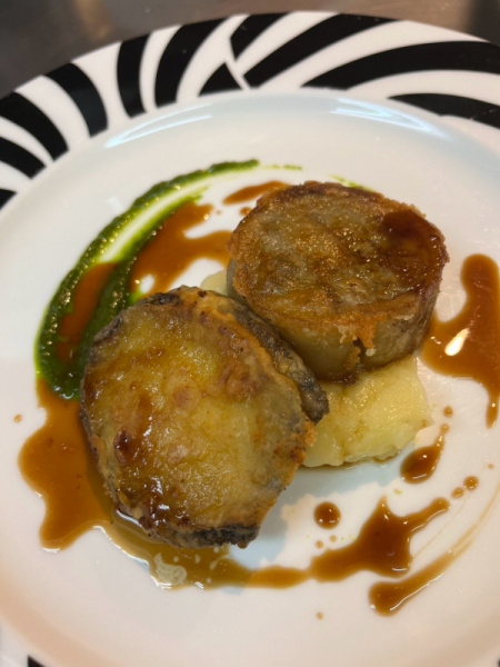 黒豚・豚足のガランティーヌ　鮑のムニエル